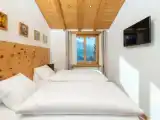 Двухместный Broom Closet