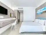 Двухместный номер Superior Swim Up (Adults Only) с видом на море