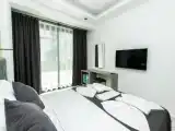Трёхместный номер Эконом Цокольный этаж с видом на сад