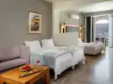Люкс с частичным видом на море