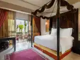 Двухместный номер Deluxe с балконом и с видом на бассейн