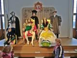 Das Königspaar  aus  dem  Märchenfilm * Drei  Haselnüsse für Aschenbrödel * in der Ausstellung im > Schloss Moritzburg < in Sachsen