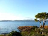 Sirmione - Il Lago di Garda da Sirmione verso la riva bresciana (27 dic 2013)