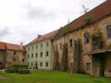 Milevský klášter (vlevo Milevské muzeum)