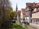 Die Schwabach mit Spitalkirche