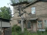 Латвия (Latvija): Юрмала (Jūrmala): Майори (Majori): ул.Лиенес (Lienes iela (?)): деревянный дом; 15:26 07.07.2006