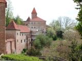 Blick zum inneren Torwarthaus mit Gerichtsdienerhaus und Hungerturm, Burg Trausnitz, Landshut Blick zum inneren Torwarthaus mit Gerichtsdienerhaus und Hungerturm, Burg Trausnitz, Landshut