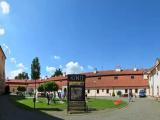 PODĚBRADY, CZ - Zámecké nádvoří / Castle Courtyard PODĚBRADY, CZ - Zámecké nádvoří / Castle Courtyard