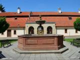 PODĚBRADY, CZ - Zámecké nádvoří - kašna / Castle Courtyard - the fountain PODĚBRADY, CZ - Zámecké nádvoří - kašna / Castle Courtyard - the fountain