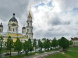Спасо-Преображенский собор в Рыбинске. Вид с моста через Волгу Спасо-Преображенский собор в Рыбинске. Вид с моста через Волгу