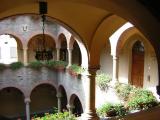 Il municipio, particolare Il municipio, particolare