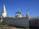 Вид на Свято-Троицкий новодевичий монастырь Вид на Свято-Троицкий новодевичий монастырь