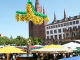 Rheingauer Weinfest auf dem Schlossplatz Rheingauer Weinfest auf dem Schlossplatz