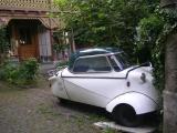 Curioso vehículo Messerschmitt KR -200 fabricado por Fend Flitzer entre los años 1948-1955 . De tres ruedas con capacidad para dos personas con un peso de 230 kg. alcanzaba una velocidad de 90km/hora. Dejó de fabricarse en el año 1955. Curioso vehículo Messerschmitt KR -200 fabricado por Fend Flitzer entre los años 1948-1955 . De tres ruedas con capacidad para dos personas con un peso de 230 kg. alcanzaba una velocidad de 90km/hora. Dejó de fabricarse en el año 1955.
