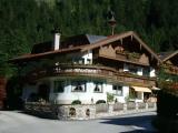 Schönes Hotel am Waldrand von Mayrhofen Schönes Hotel am Waldrand von Mayrhofen