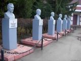 Бюсты искитимцев, героев Великой Отечественной Войны (рядом с городским музеем), ноябрь 2008 Бюсты искитимцев, героев Великой Отечественной Войны (рядом с городским музеем), ноябрь 2008