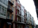 LA TRASTIENDA DE LA CIUDAD VA MEJORANDO (los planes integrales de rehabilitación por barrios, dan sus frutos). El grado de delincuencia de una ciudad se puede cuantificar por la cantidad de primeros pisos enrejados que existen.
