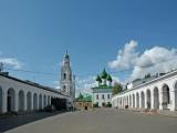 Торговые ряды и Троицкий собор Торговые ряды и Троицкий собор