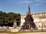 Flora-Brunnen & Schloss Herrenchiemsee Flora-Brunnen & Schloss Herrenchiemsee