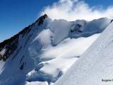 Bergsteiger beginnen den Aufstieg über den Westgrat zur Nordend. Bergsteiger beginnen den Aufstieg über den Westgrat zur Nordend.