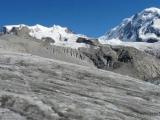 In der Bildmitte rechts auf der Moräne ist ganz klein die neue Monte Rosa Hütte zu erkennen. In der Bildmitte rechts auf der Moräne ist ganz klein die neue Monte Rosa Hütte zu erkennen.