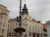 Kompozicija za bicikl, lampu, zvučnike i cvijeće Kompozicija za bicikl, lampu, zvučnike i cvijeće