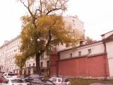 Одна из четырех каменных башен Рождественского монастыря...