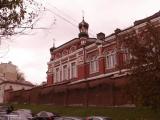 Богородице-Рождественский ставропигиальный женский монастырь (1386). На фото церковь Казанской Божией матери с трапезной...