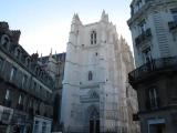 La cathédrale vue de la rue du Roi Albert. La cathédrale vue de la rue du Roi Albert.