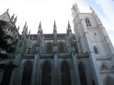 La cathédrale; la nef et la tour coté nord. La cathédrale; la nef et la tour coté nord.