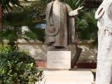 Statua Don Camilleri