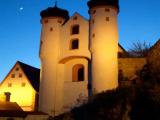 Burg bei Nacht