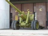 Пушка у главного входа Пушка у главного входа