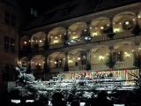 Stuttgart - Weihnachtsmarkt. Altes Schloß mit den Ellymates die Weihnachtsstimmung verbreiten. Stuttgart - Weihnachtsmarkt. Altes Schloß mit den Ellymates die Weihnachtsstimmung verbreiten.