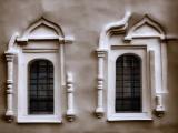 Extremal Windows