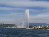 Voirons derrière jet d'eau