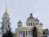 Спасо-Преображенский собор (арх. А.И.Мельников;1836-1851) и колокольня (арх. С.А.Воротилов?; 1796-1804). Спасо-Преображенский собор (арх. А.И.Мельников;1836-1851) и колокольня (арх. С.А.Воротилов?; 1796-1804).