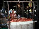 Banco di carne al mercato di Koh Samui Banco di carne al mercato di Koh Samui