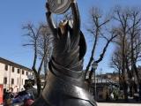 La Lira meritava proprio un monumento, per un senso di gratitudine, ma anche per tramandare alle future generazioni un pezzo di storia e di costume italiano (Sophia Loren). Rieti, Italia. La Lira meritava proprio un monumento, per un senso di gratitudine, ma anche per tramandare alle future generazioni un pezzo di storia e di costume italiano (Sophia Loren). Rieti, Italia.