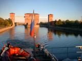 Рыбинский шлюз за кормой Рыбинский шлюз за кормой