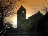 Suisse, la petite chapelle date de 1294, prise au lever du soleil