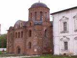 Храм в честь славных и всехвальных первоверховных апостолов Петра и Павла...