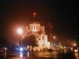 пл.Кирилла и Мефодия, вид на Крестовоздвиженский собор ночью(05.02.04)