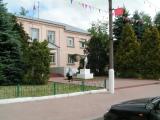 Вход в администрацию, июнь 2011