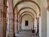 ARCADA EN PORTAL DEL PALACIO CLAVIJERO, MORELIA MICH. MAYO 2011