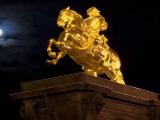 Der Goldene Reiter bei Mondschein. Der Goldene Reiter bei Mondschein.