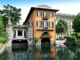 Italie, le Palace sur l'eau de la ville de Côme Italie, le Palace sur l'eau de la ville de Côme