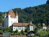 Castle of Thun, view from southwest (Blick vom Dachgeschoss des Auto Parkhauses beim Aarezentrum) Castle of Thun, view from southwest (Blick vom Dachgeschoss des Auto Parkhauses beim Aarezentrum)