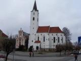 Děkanský kostel sv. archanděla Michaela a klášterní kostel sv. Václava na náměstí Svobody v Pacově Děkanský kostel sv. archanděla Michaela a klášterní kostel sv. Václava na náměstí Svobody v Pacově