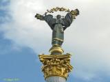 Kiev, "Maidan". Guardian figure of the goddess-Oranta Ukraine.  Киев, «Майдан». Фигура богини Берегини-Оранты Украины